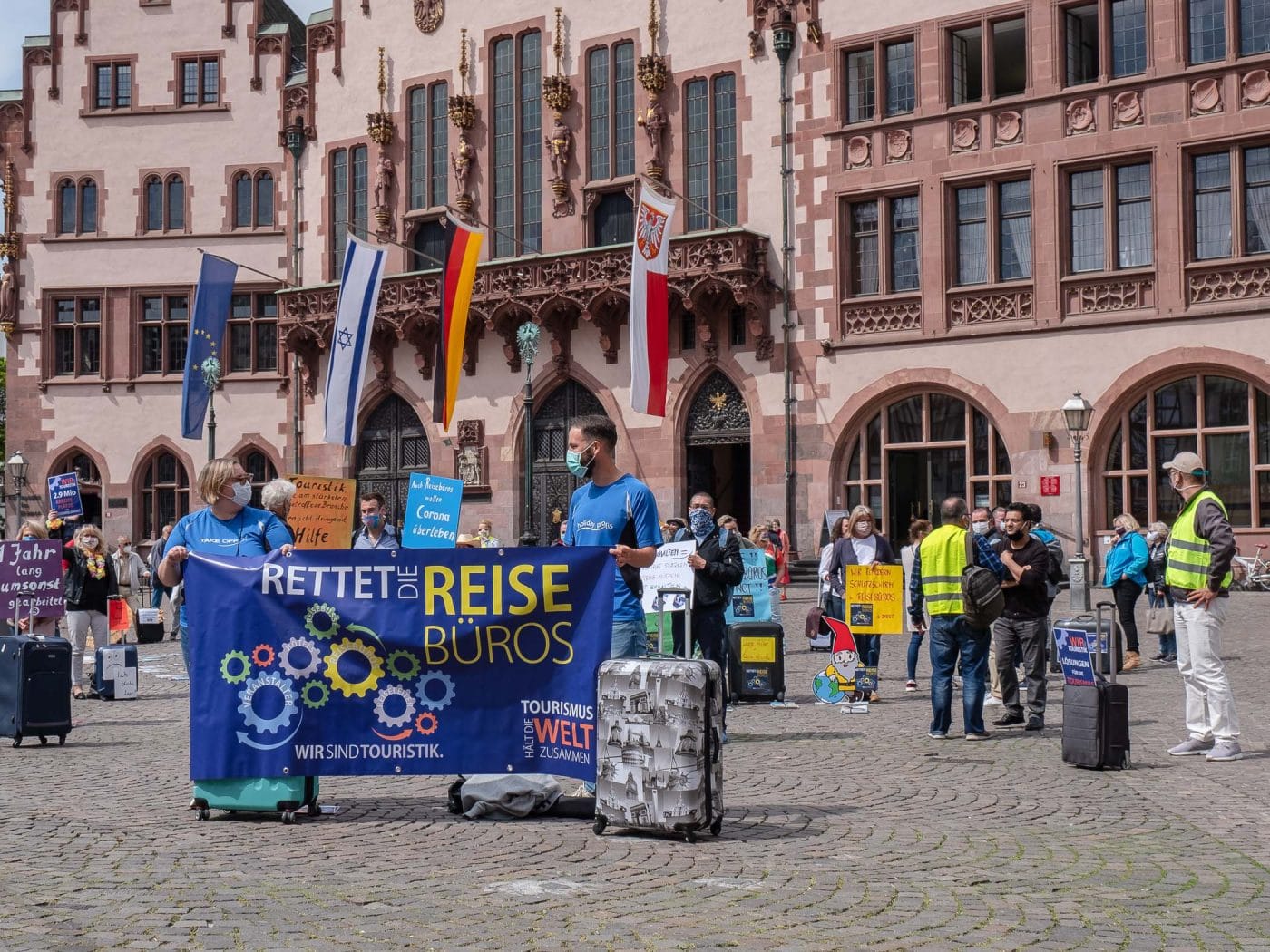 Press photos Save the travel agencies Demonstrantion in Frankfurt at the Römer