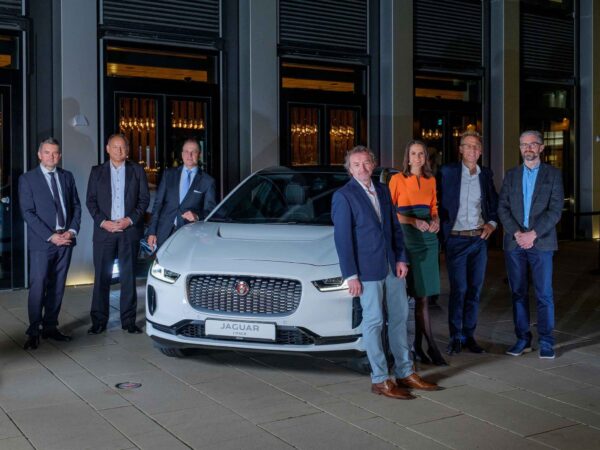 Eventfotografie Gruppenbild Sieger Jaguar E-Type Trader 2021